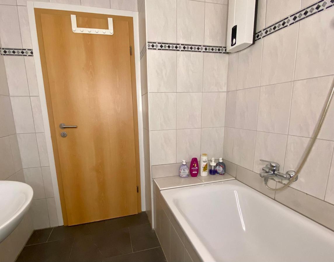 Privatzimmer Im Apartment - Apple Tv Netflix Kingsize Bett Arbeitsplatz Naehe Hbf Koblencja Zewnętrze zdjęcie