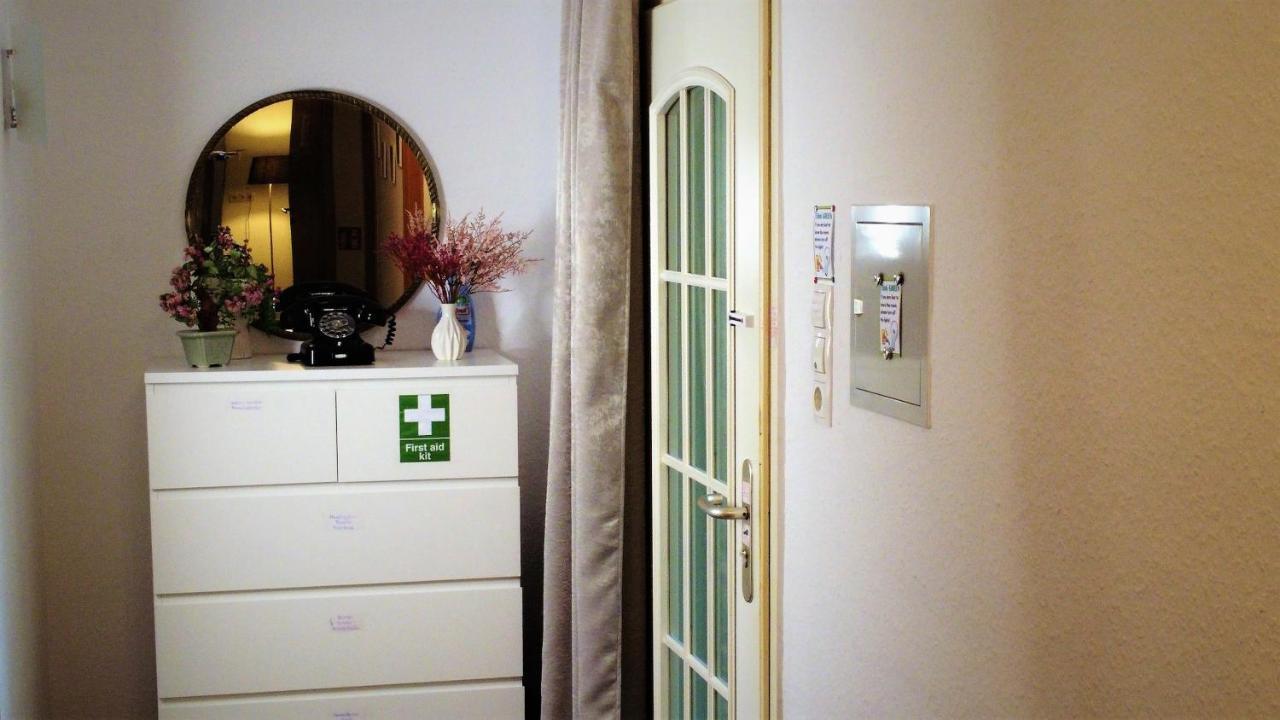 Privatzimmer Im Apartment - Apple Tv Netflix Kingsize Bett Arbeitsplatz Naehe Hbf Koblencja Zewnętrze zdjęcie